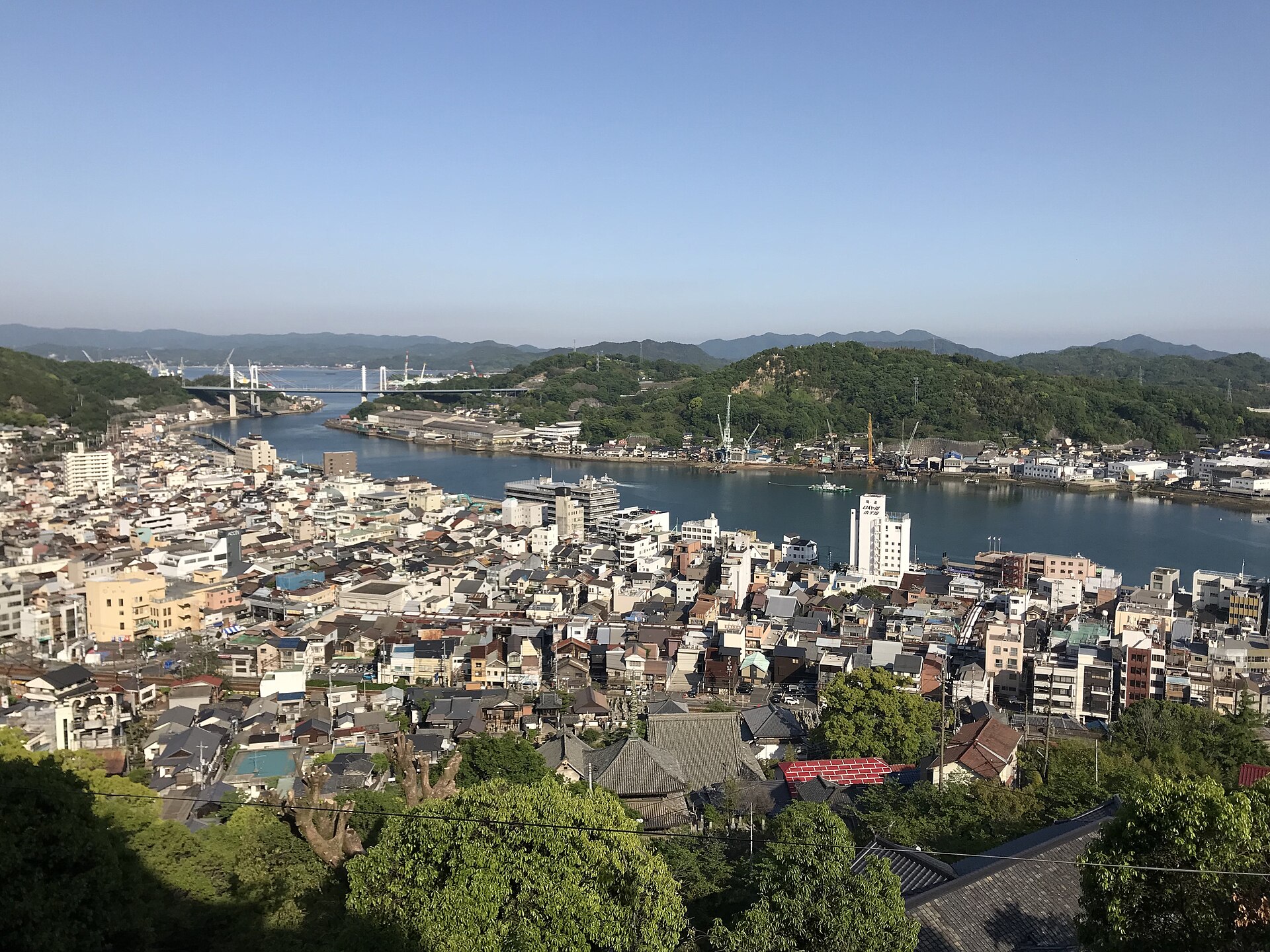 Onomichi y su canal desde el templo Senkō-ji: la ciudad del puerto base de guntû