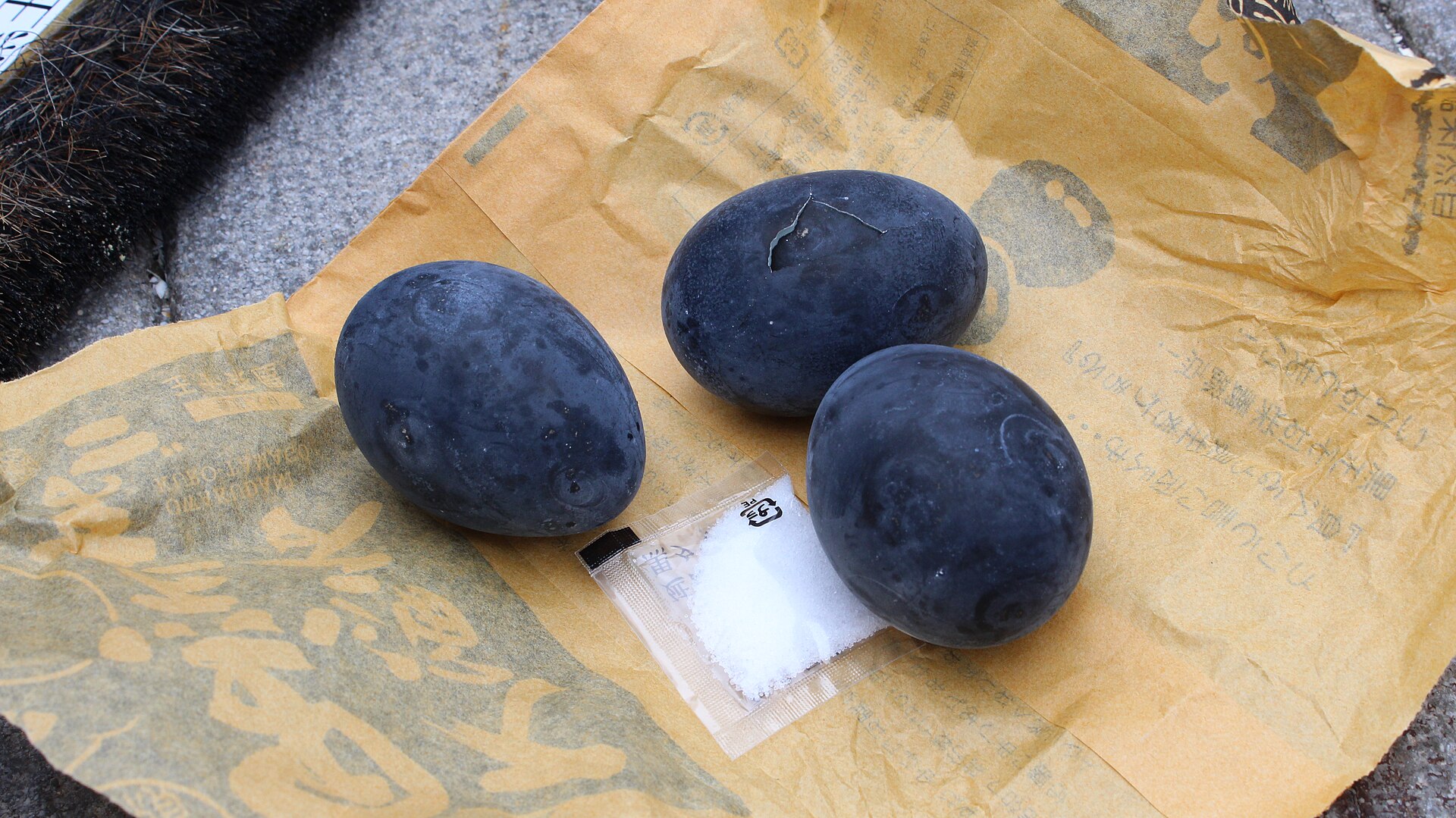 Los kuro-tamago, huevos ennegrecidos en el barro termal de Ōwakudani