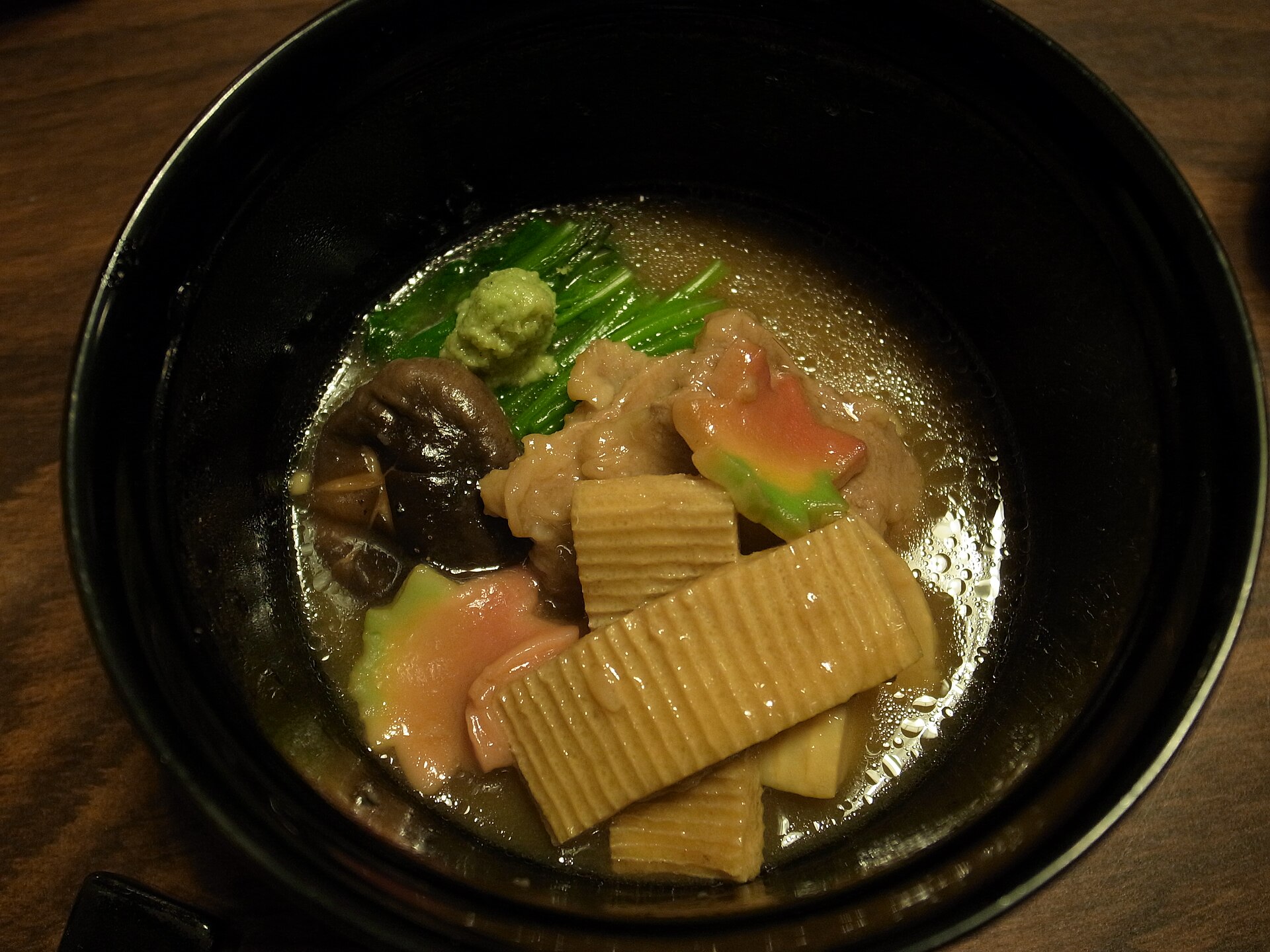 Jibuni, de eendenstoofpot van de Kaga-keuken, geserveerd in Kanazawa