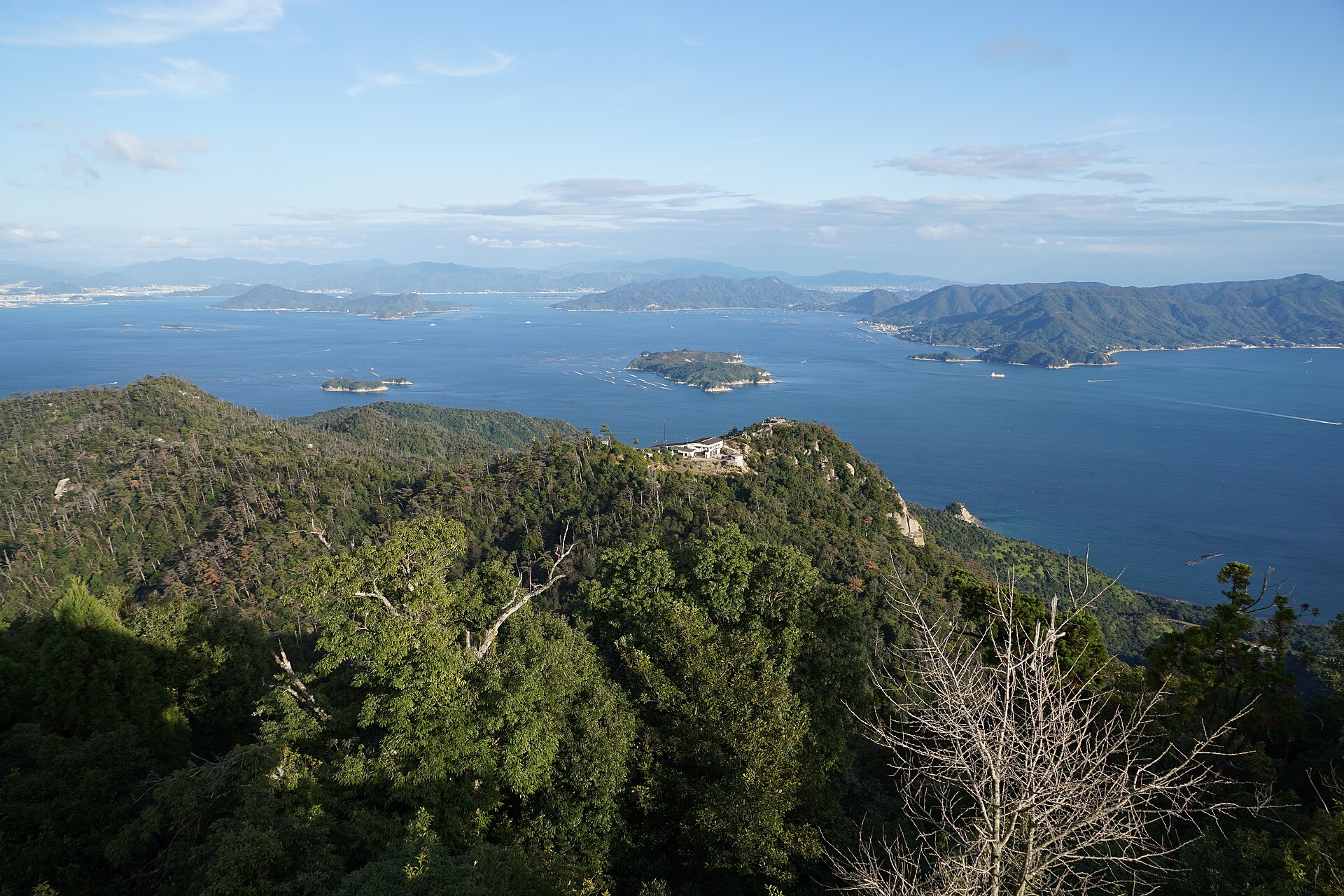 Vista desde la cima del monte Misen sobre las islas de la bahía de Hiroshima