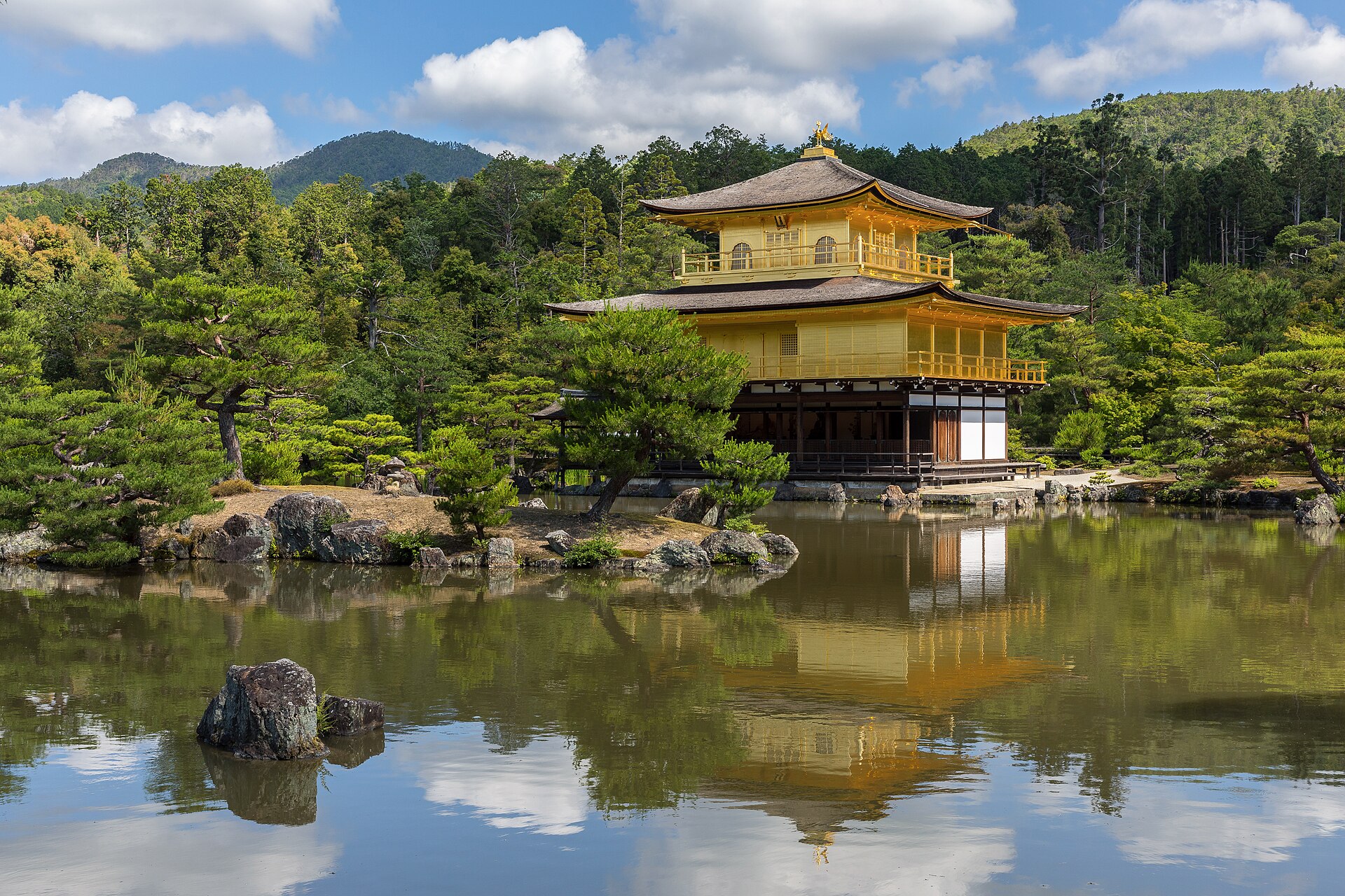 El Kinkaku-ji, Pabellón Dorado, a 1,6 km a pie del hotel