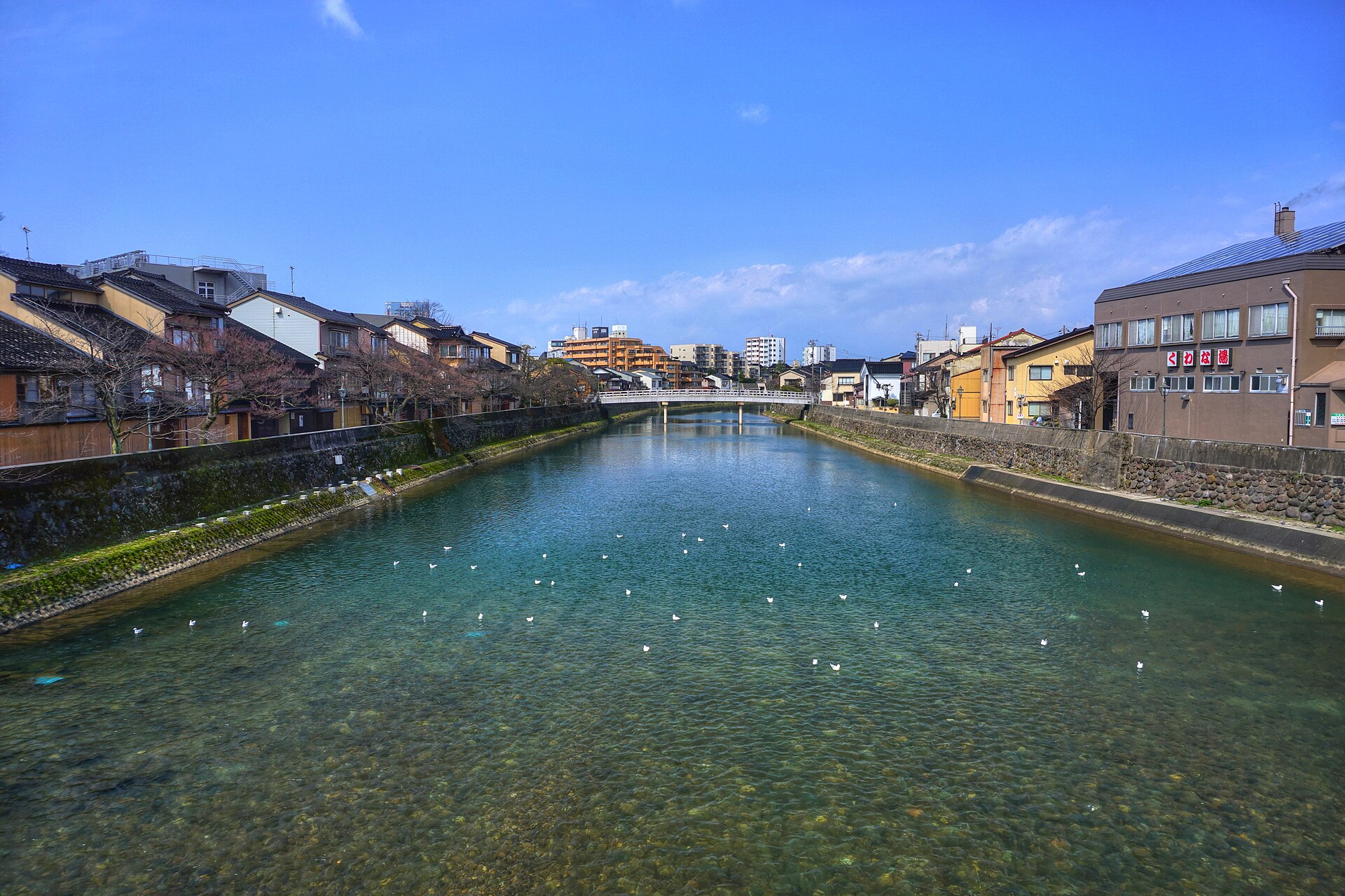 El río Asano visto desde el puente Asanogawa-Ōhashi, a 150 m de Kinjohro