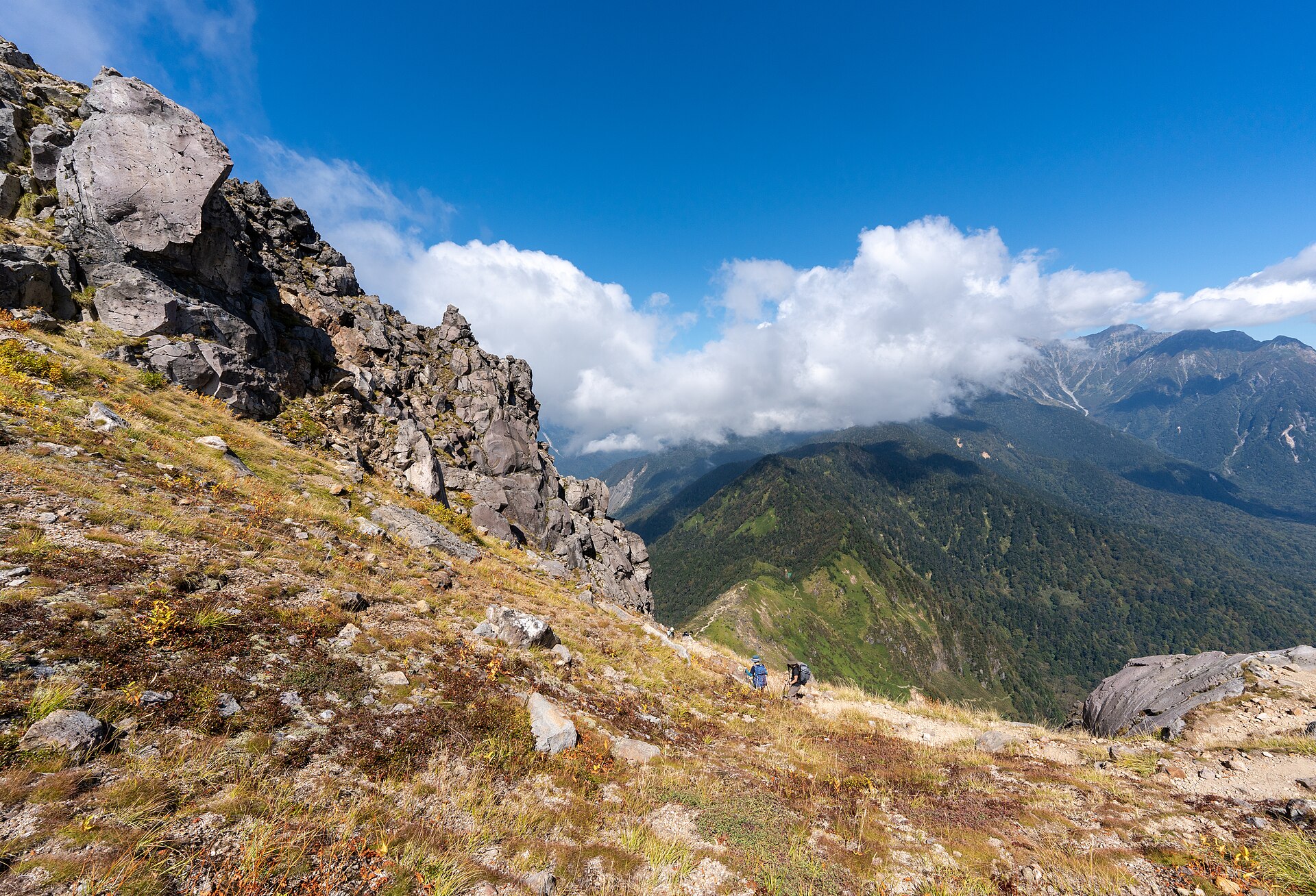 Randonnée sur le Yakedake, volcan qui domine Okuhida, face aux Alpes du Nord