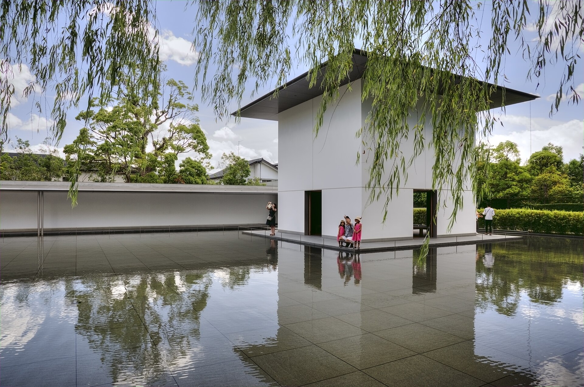 De waterspiegeltuin van het D.T. Suzuki Museum