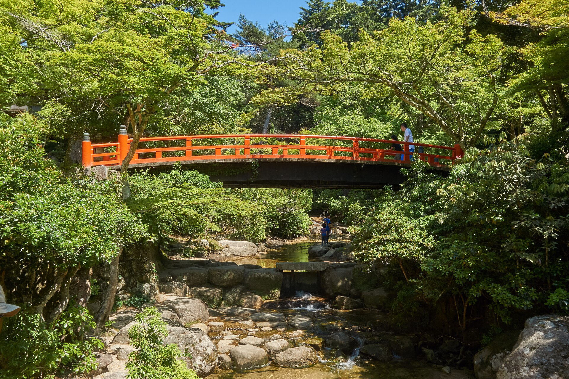 El puente Momiji sobre el arroyo de Momijidani, junto a Iwasō